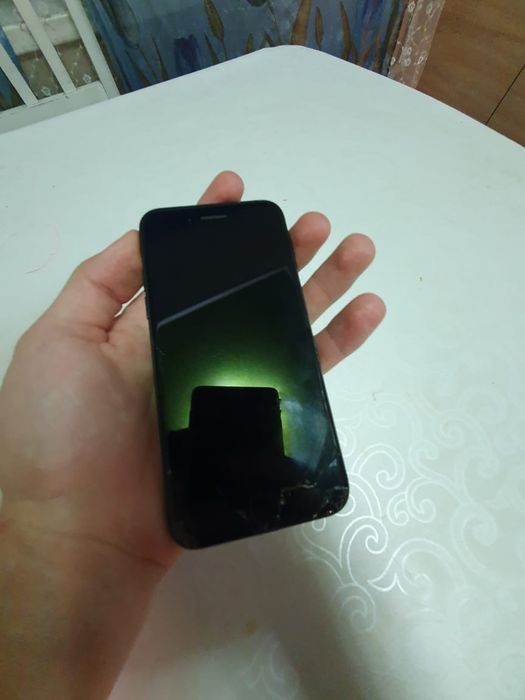 Продам iPhone 7 {32Gb}