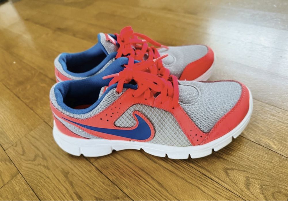 Adidasi  superbi Nike