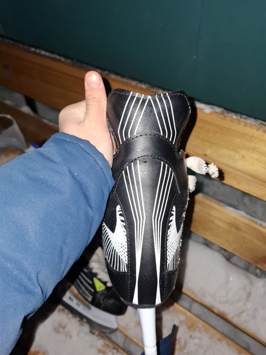 Хоккейные коньки