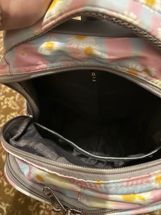 vând ghiozdan  150 lei