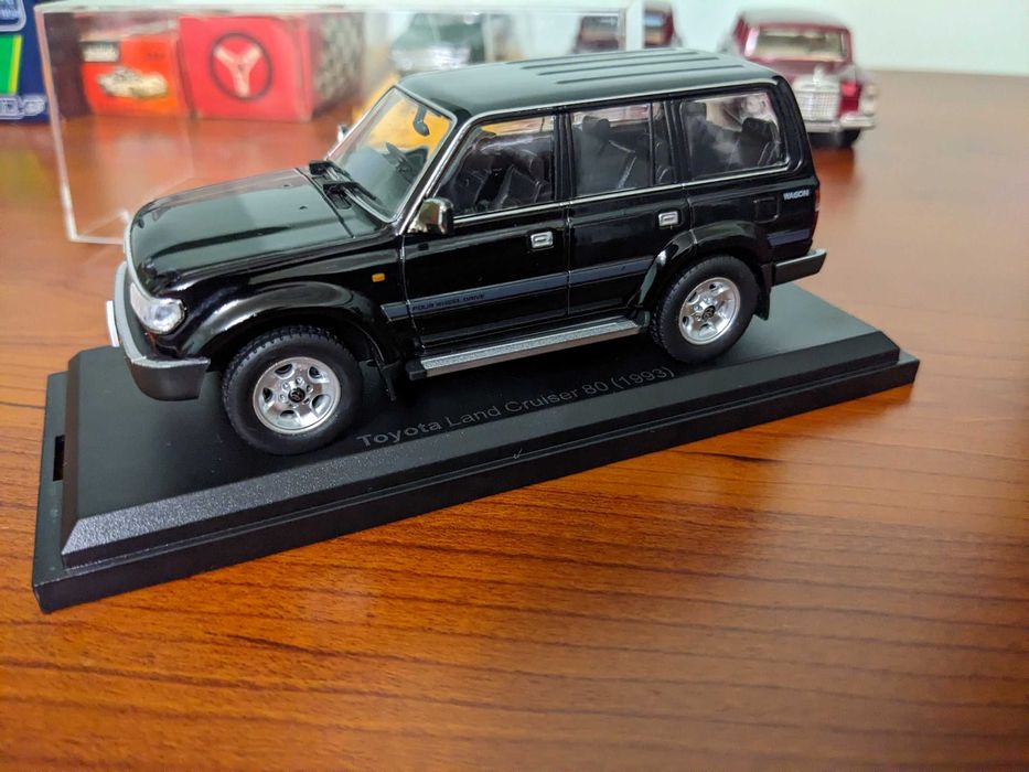 Модель Toyota Land Cruiser 80 1:43