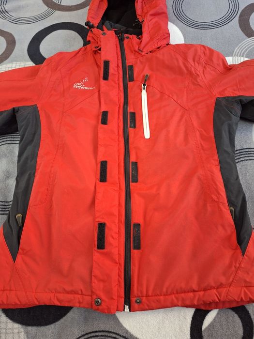Geaca ski rosie.