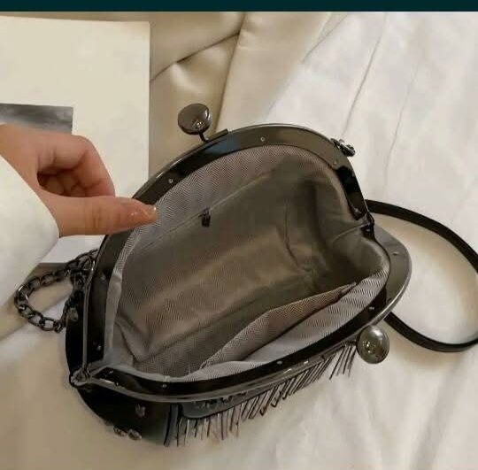 Дамска черна чанта