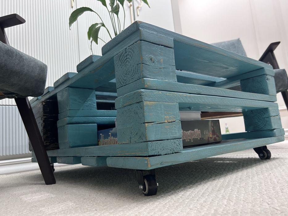 Винтажные кресла и столик