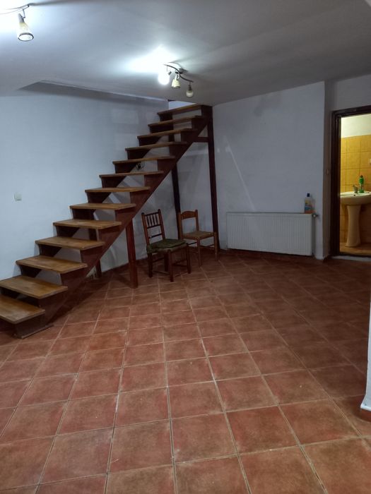 Ofer  spre inchiriere 3 camere ap. la casa