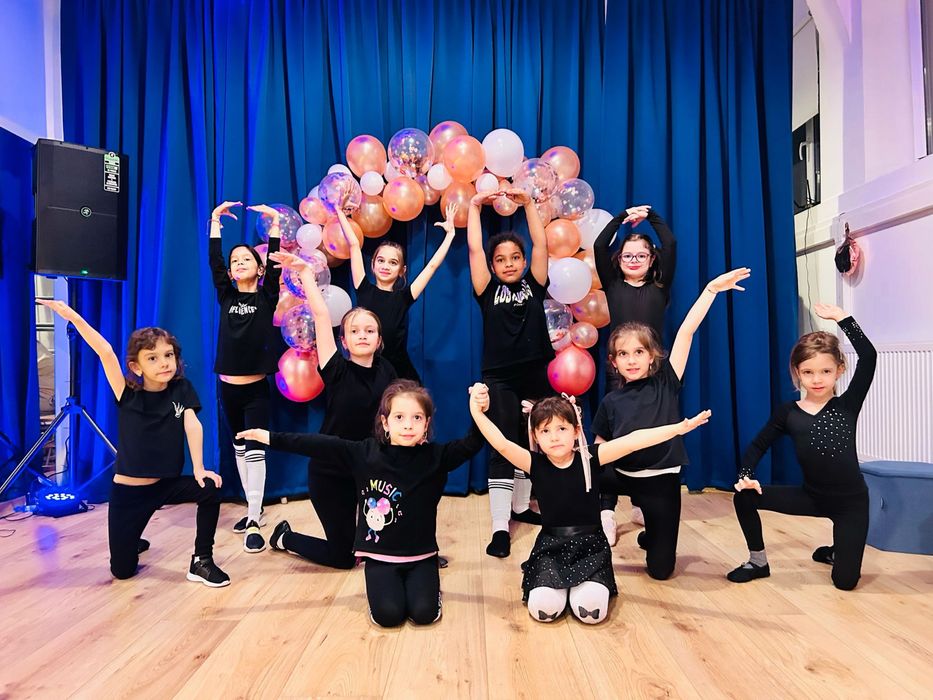 Inscrieri dans modern pentru copii cu varste cuprinse intre 4-16 ani.