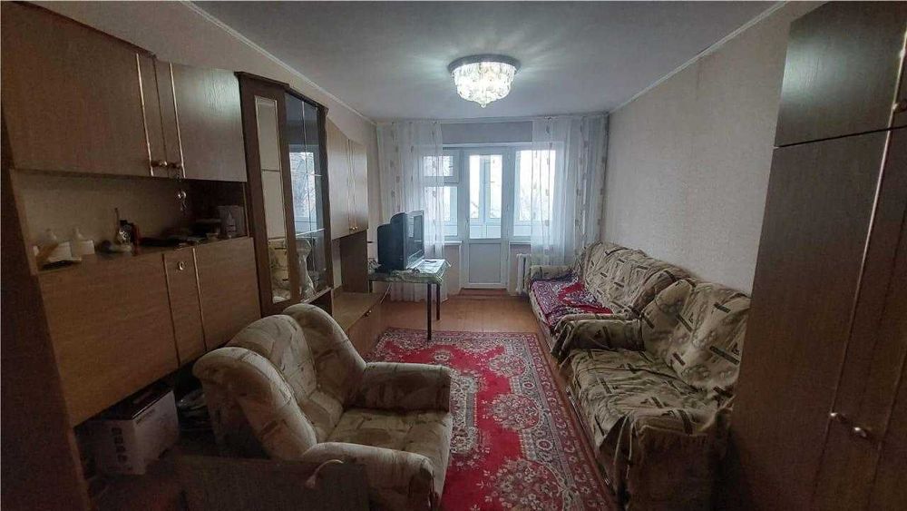 Продам 3 комнатную квартиру 2 микрорайон Республики средний этаж