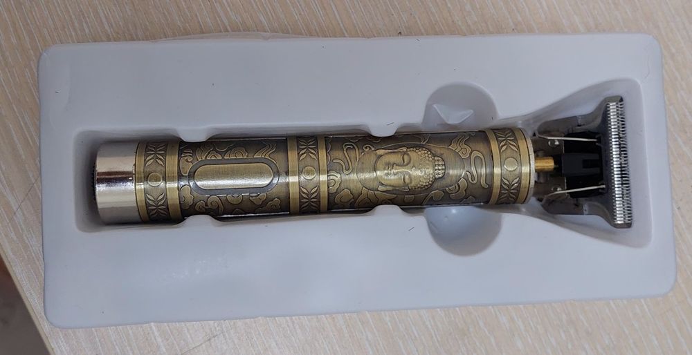 Машинка за подстригване със стоманени остриета