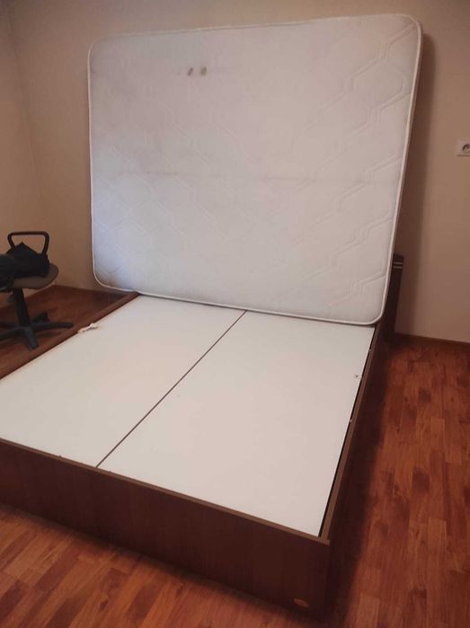 Vând mobilă dormitor