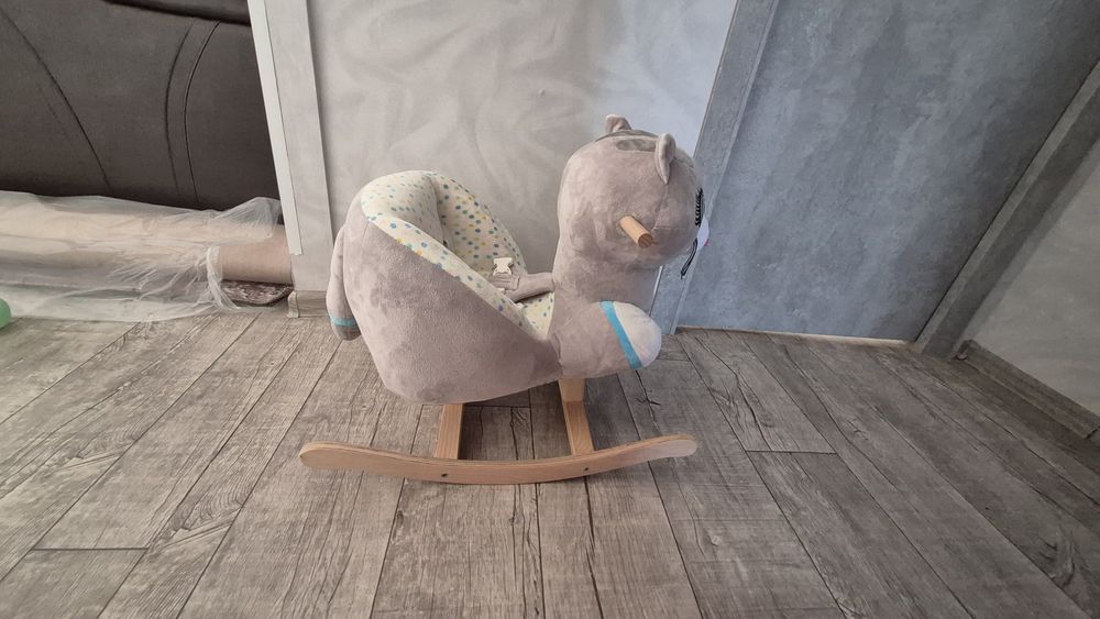 Продам детскю качалку