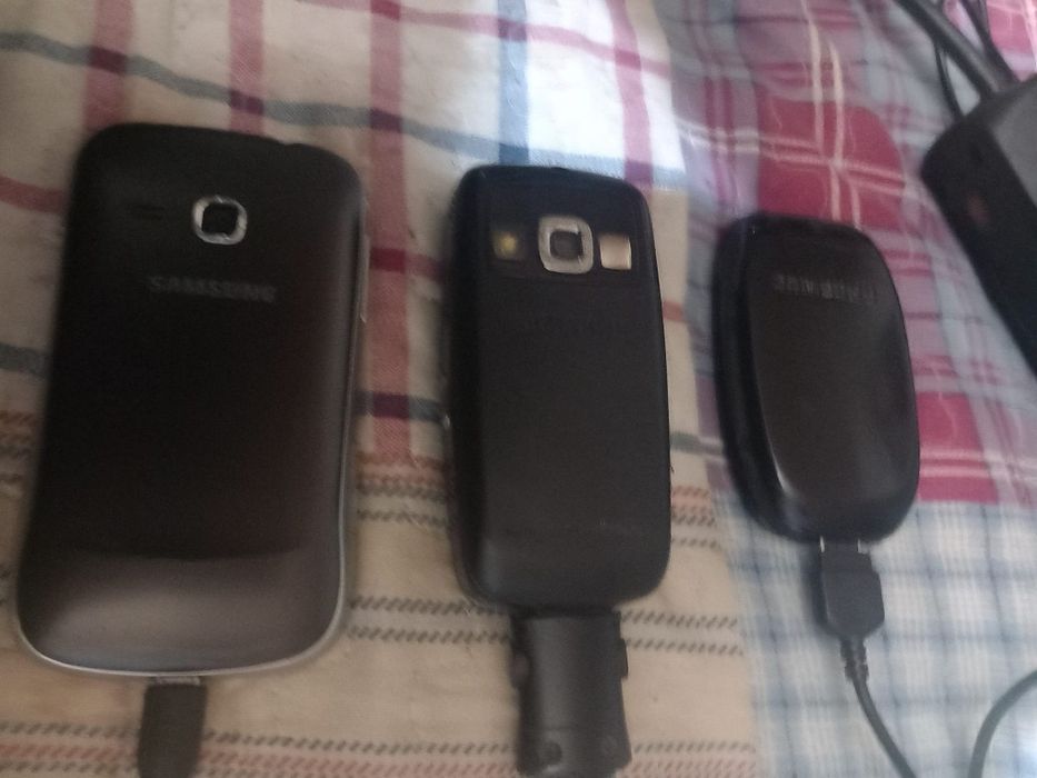 Lot 3 telefoane colecție