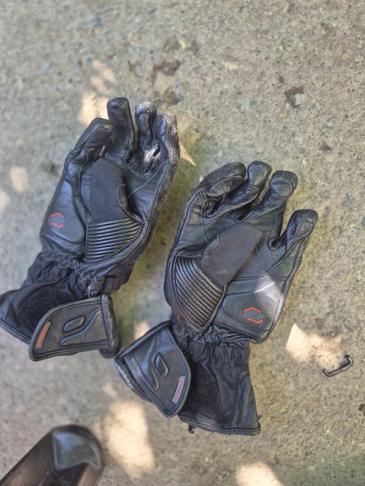 Vând mănuși motocicleta