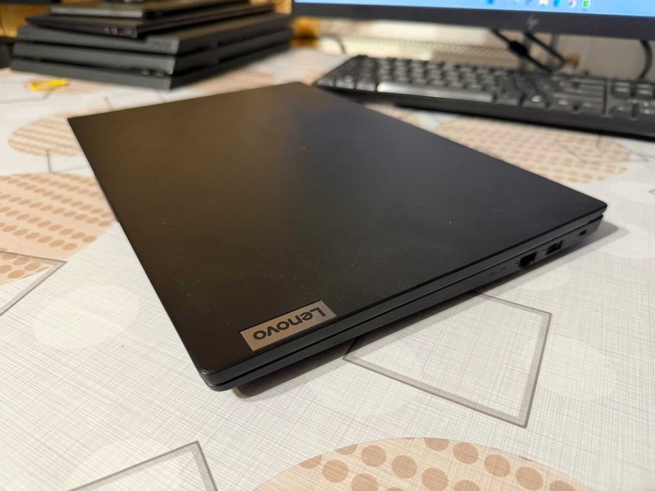 Laptop Lenovo V15 G2 15.6" - Intel Core i3-1115G4 / 8 GB DDR4/ 256 GB SSD M2 / Windows 11