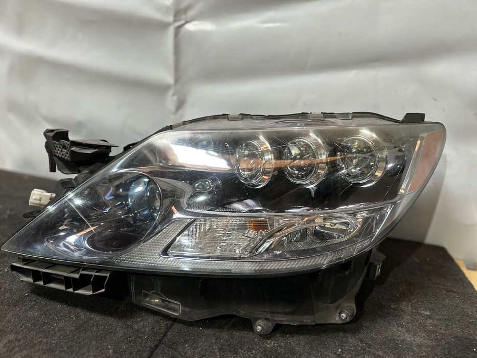 Привозные фары  на Lexus LS 600