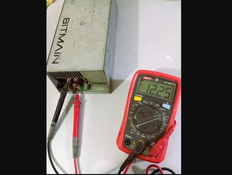 мощный блок питания с хорошим охлаждением