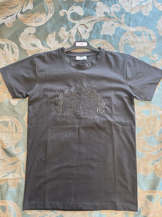Tricou Burberry.