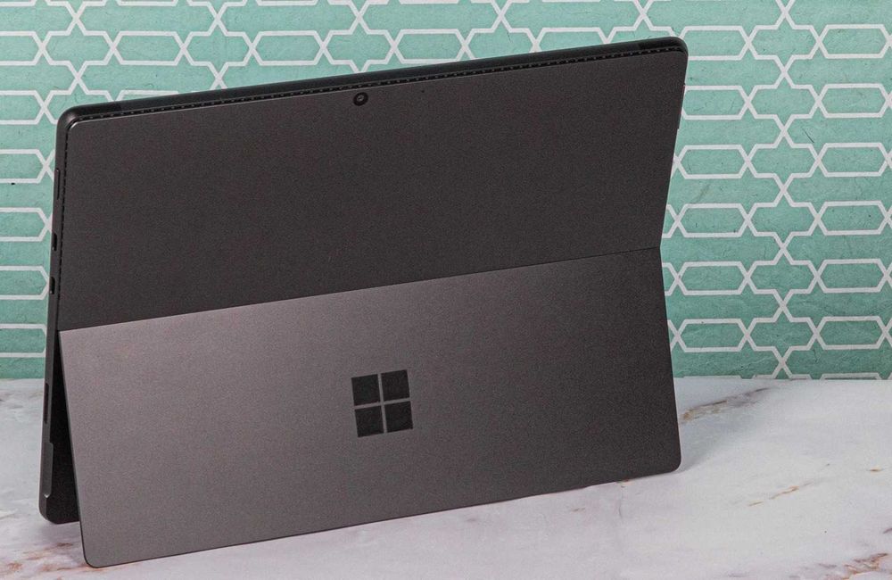 Microsoft Surface Pro 8 (i5 / 8 GB / 256 GB SSD) + Keyboard + Pen