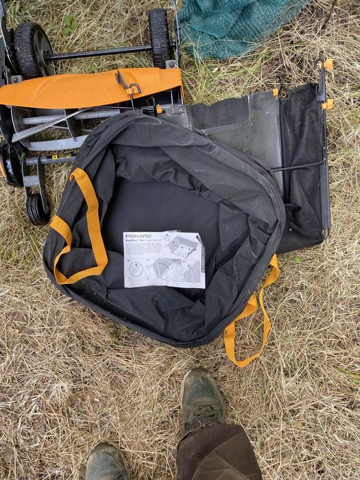 Masina manuala de tuns iarba Fiskars