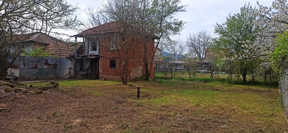 Продава се къща в град Роман