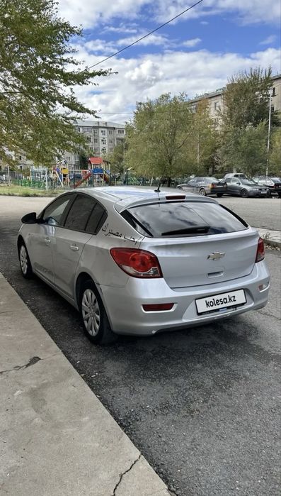 Шевроле круз хэтчбек 1.6 продам