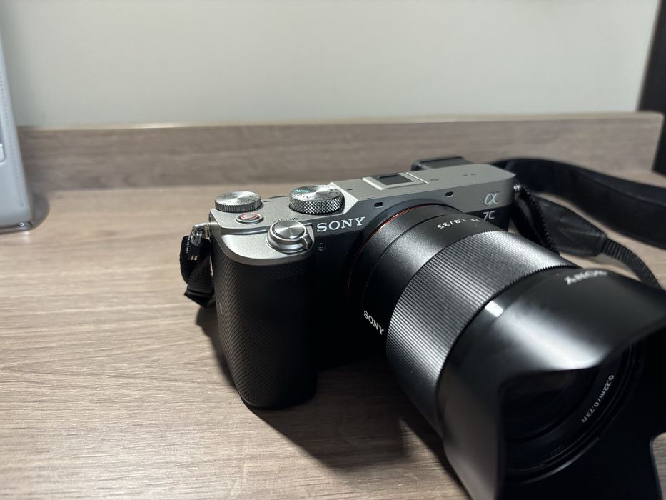 Vând Sony a7c + fe 35mm f1.8