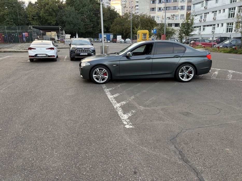 BMW Seria 5 520d F10 2012 - Distributie noua  la Cosmo  motors iasi 6100 ron