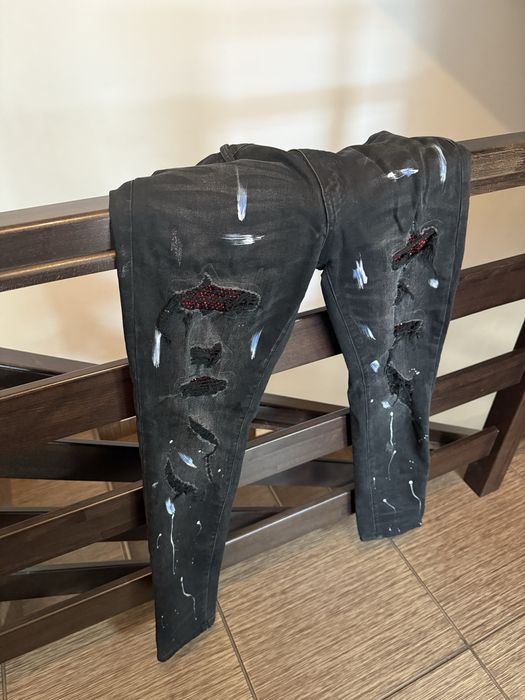 Blugi negri cu pietre