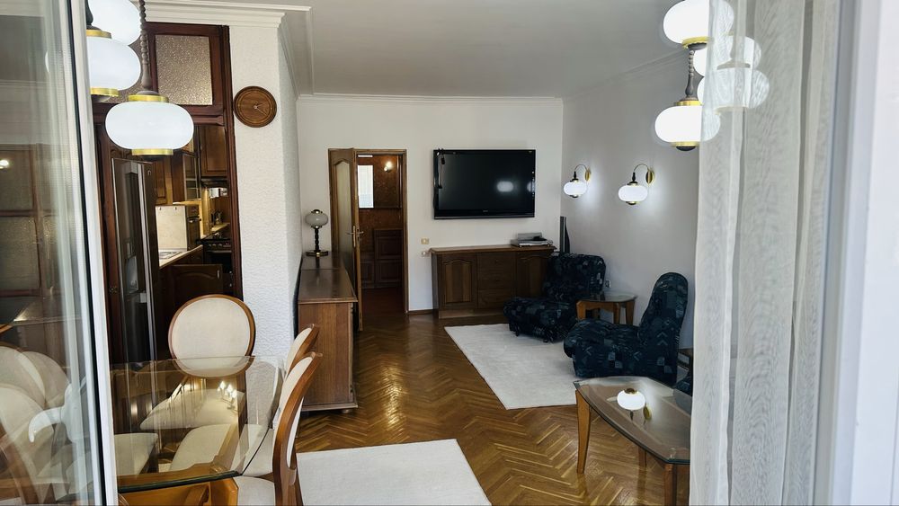 Дава се под наем Двустаен апартамент в Пловдив, Център - 120 кв.м за 1020 € - Снимка #1