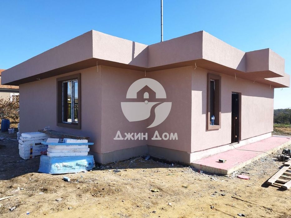 Предлагаме едноетажна къща в с. Горица