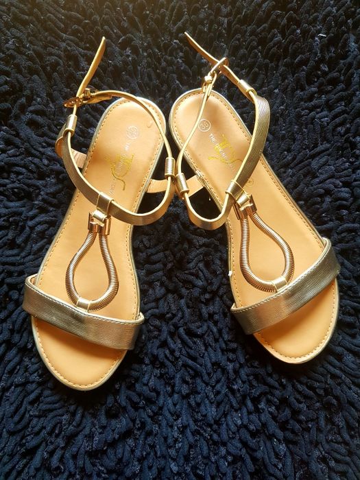 Сандали 36 номер