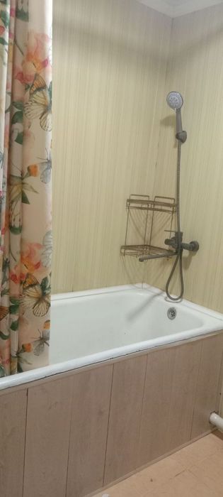 Чирчик Хакимят олдида 2 хонали квартира сотилади Срочно