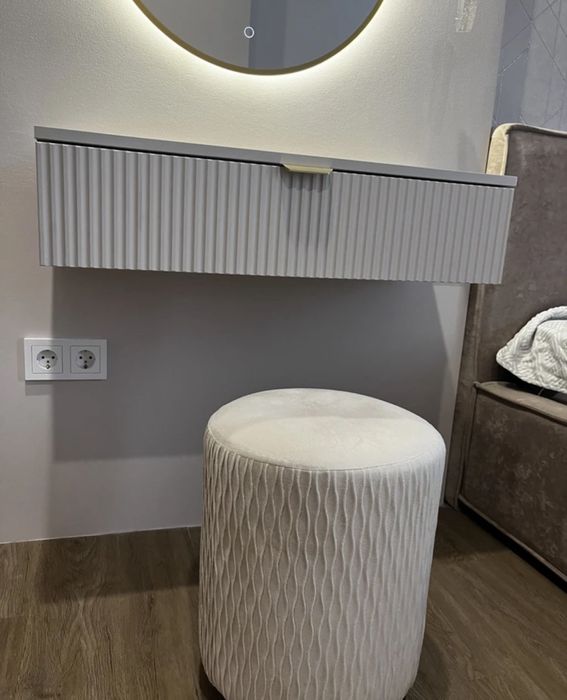 Туалетный столик, консоль