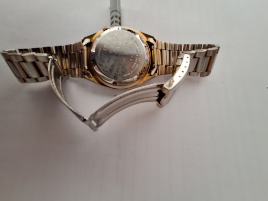 Продавам ръчен часовник "Seiko 5".