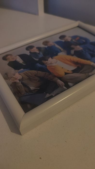 Рамка със снимка на BTS