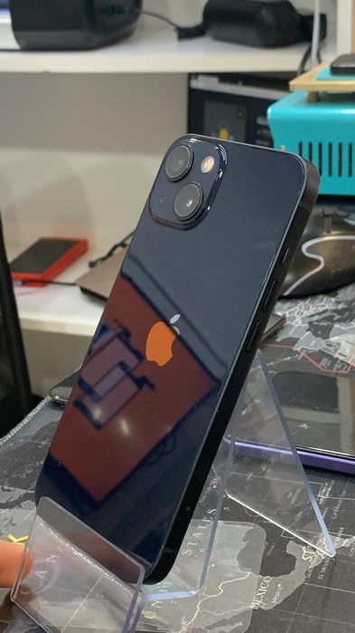 Продам Айфон 13 с документами коробкой