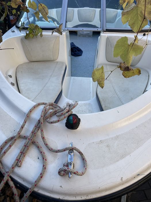 Vand Barca Bayliner 160 cu motor mercury 115 si peridoc nou