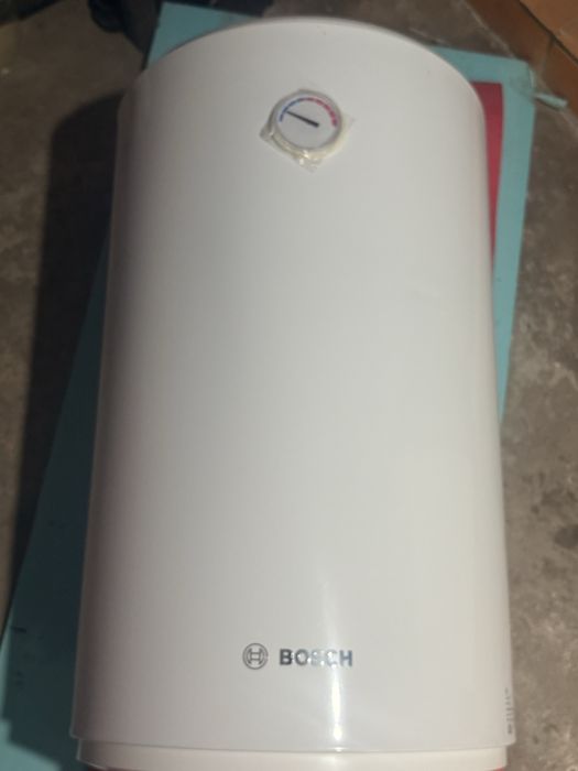 Boiler electrict Bosch Tronic 2000T 80L,2000W. A fost folosit maxim 2 saptamani este ca si nou , nu mai am garantia la el.