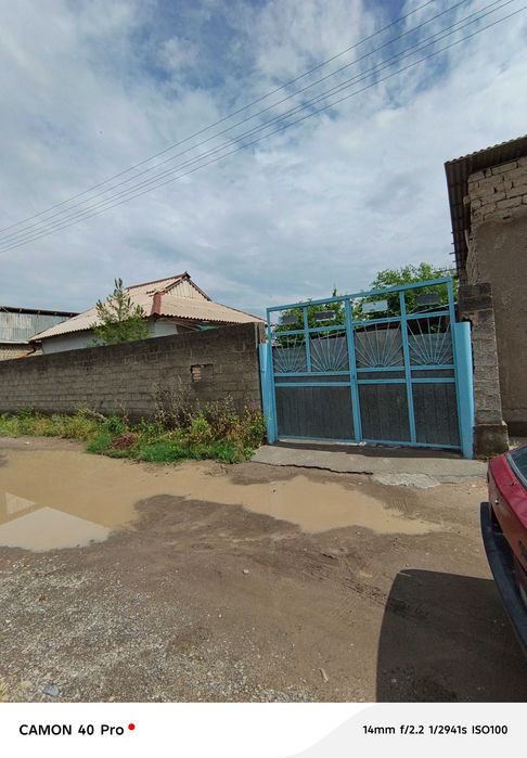 Дом на земле сотилади