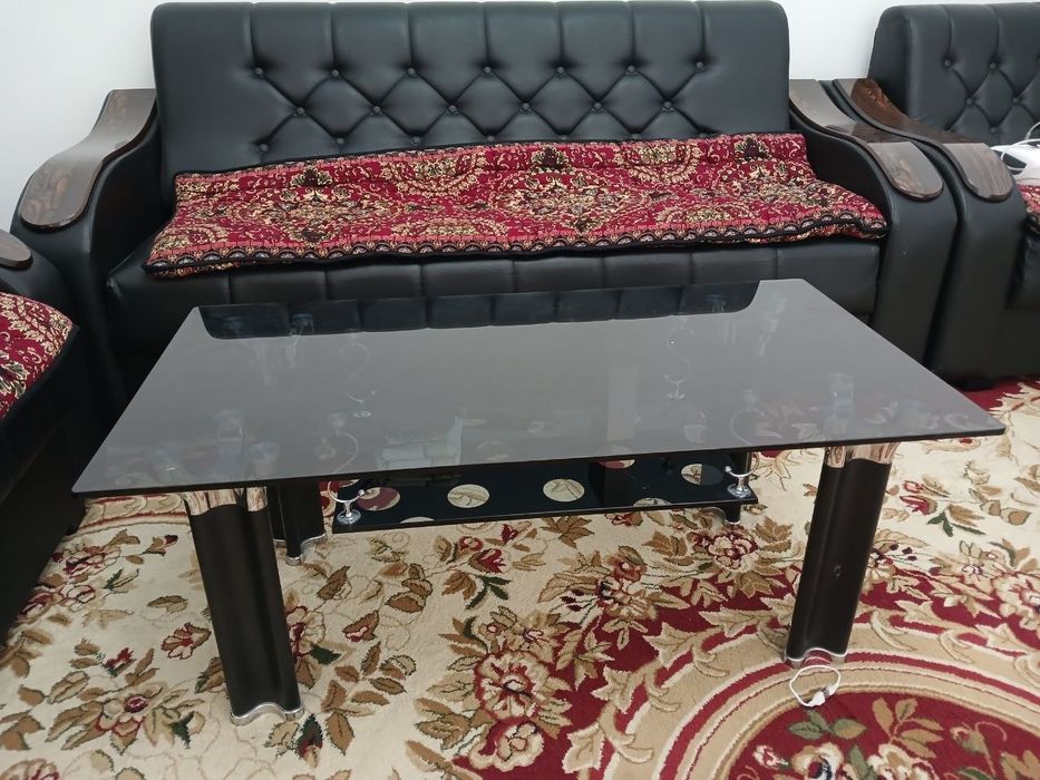 Devan sotiladi stoli bilan