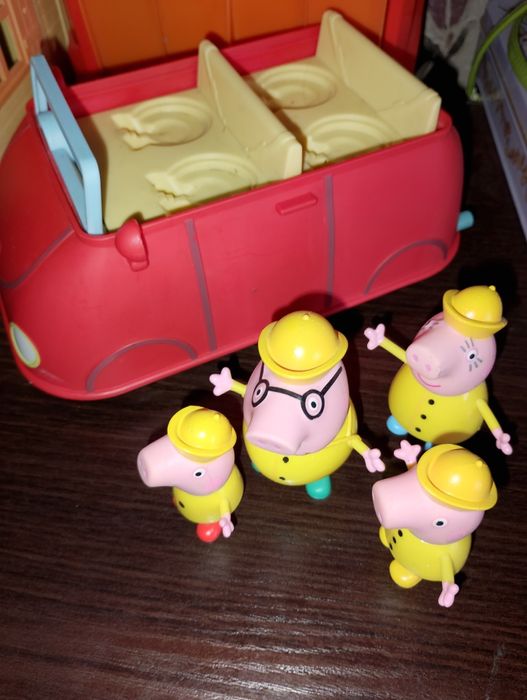 Cвинка Пеппа и семья