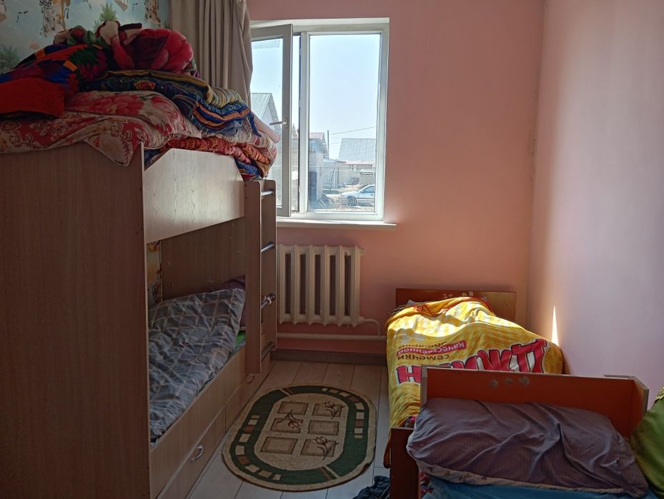 Үй сатылады жан жағы қоршалған