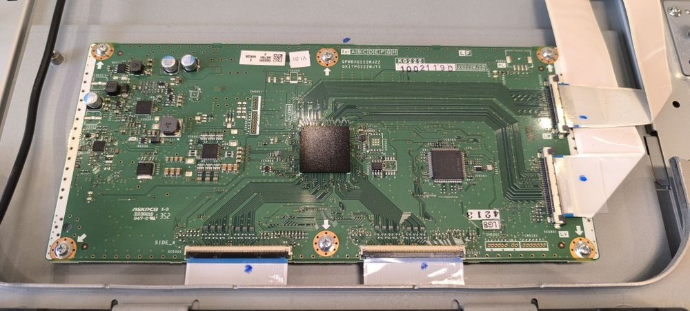 Продавам телевизор "Sharp LC- 60LE752E"за части.