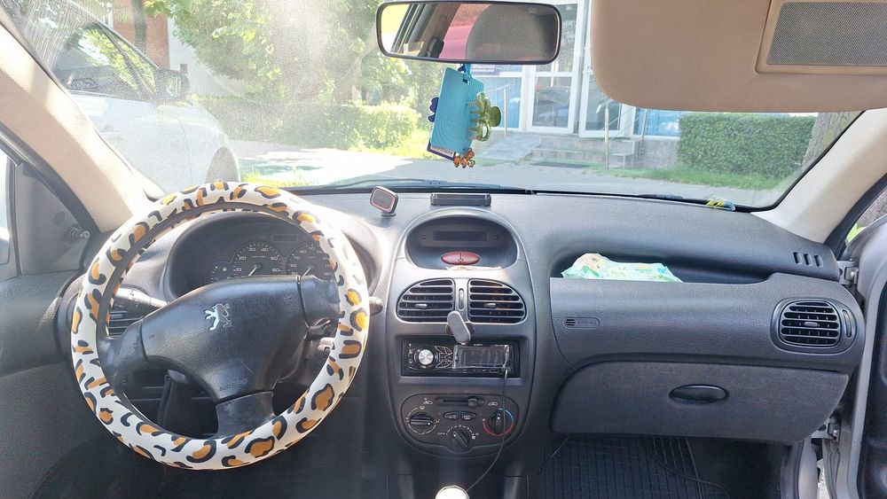 PEUGEOT 206