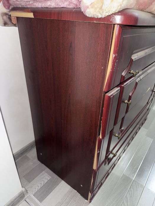 Продается комод и две тумбочки комплект!