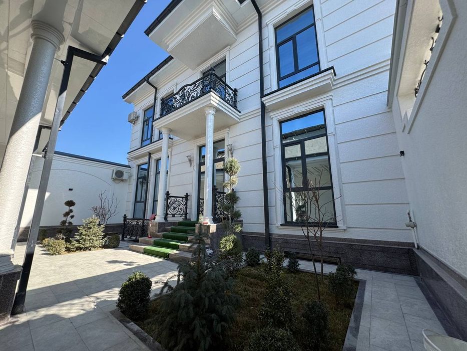 Продаётся шикарный дом Взади корзинки в центре города