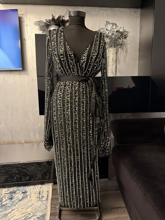 Rochie Asos midi de efect.