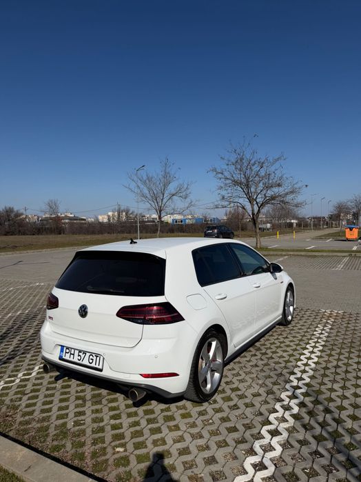 Vând Volkswagen golf GTI Performance
