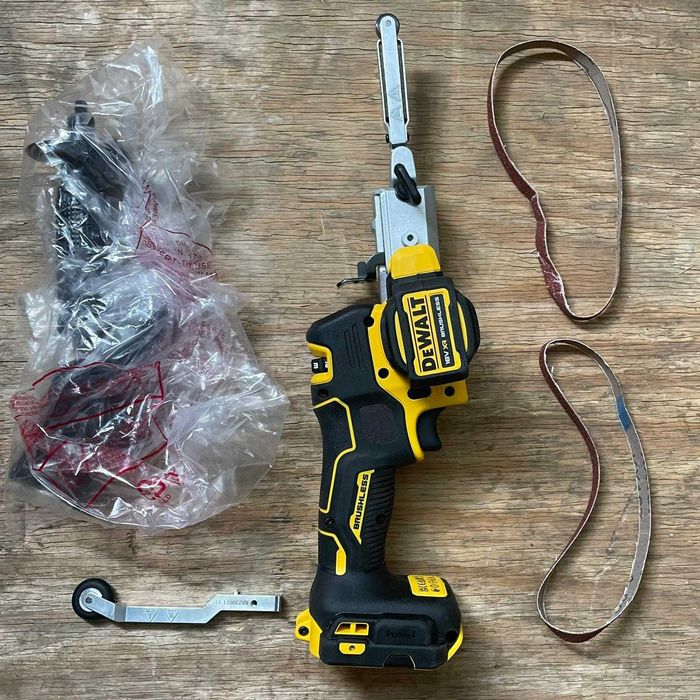 Mașină de șlefuit cu bandă DEWALT XR 18V Brushless DCM200N
