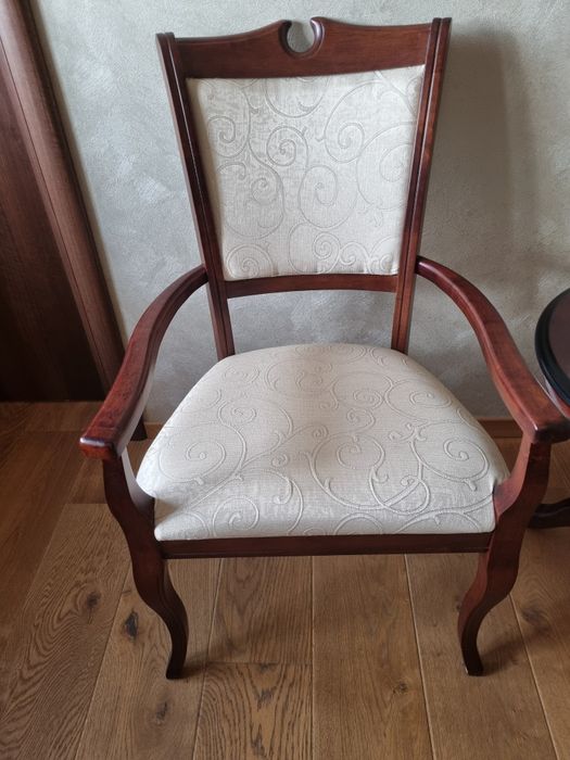 Masuta cu două scaune