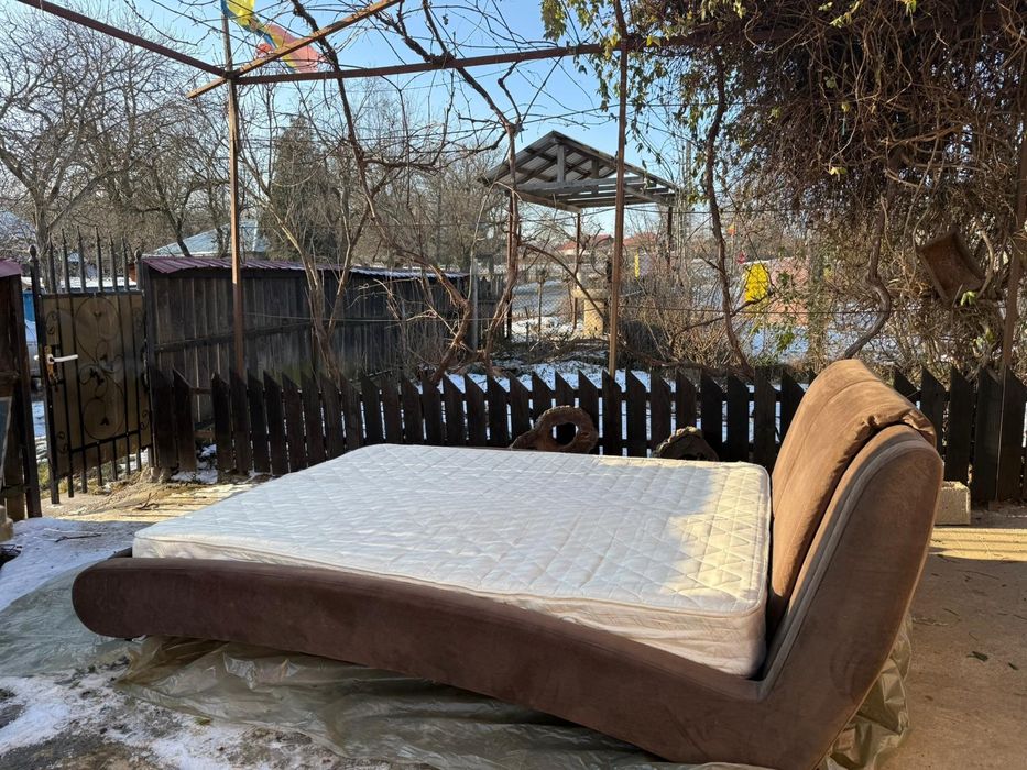 Vând Pat matrimonial